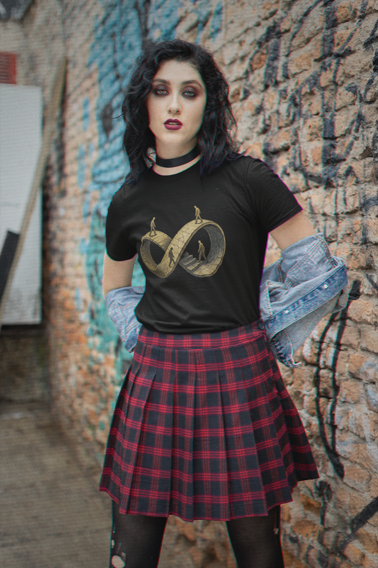 El Bucle Infinito — Camiseta Surrealista Unisex Negra o Blanca